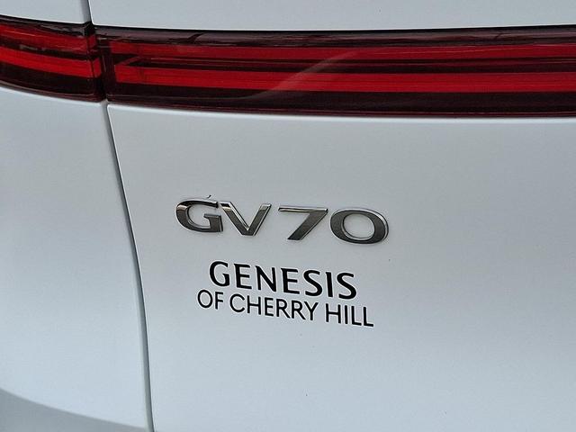 Photo of 2023 Matterhorn White Genesis GV70