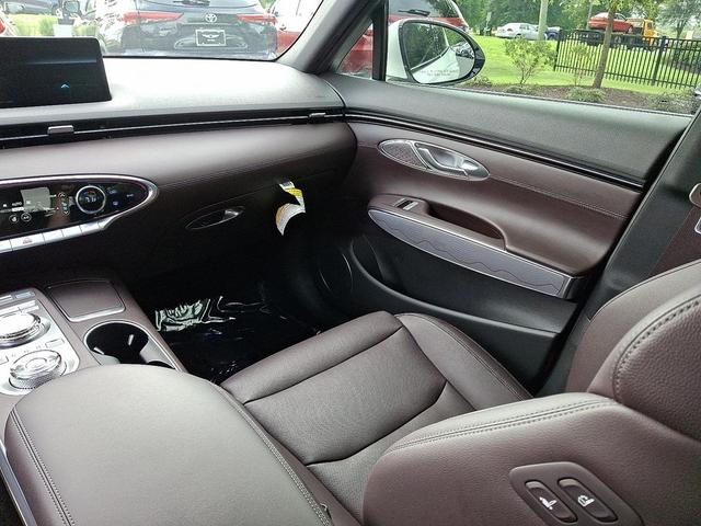 Photo of 2023 Matterhorn White Genesis GV70