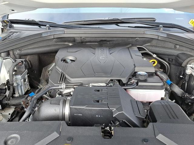 Photo of 2023 Matterhorn White Genesis GV70
