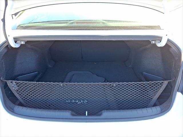 Photo of 2025 Atlas White Hyundai ELANTRA