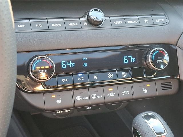 Photo of 2025 Atlas White Hyundai ELANTRA