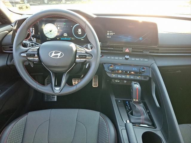 Photo of 2025 Atlas White Hyundai ELANTRA