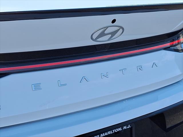 Photo of 2025 Atlas White Hyundai ELANTRA