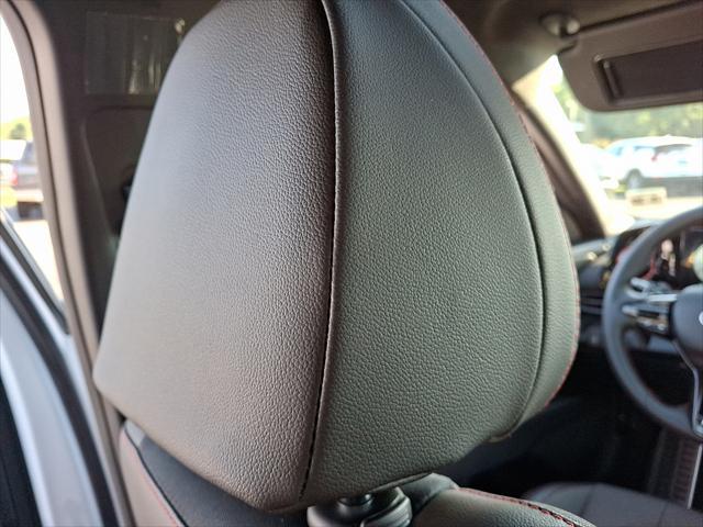 Photo of 2025 Atlas White Hyundai ELANTRA