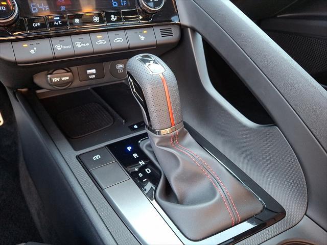 Photo of 2025 Atlas White Hyundai ELANTRA