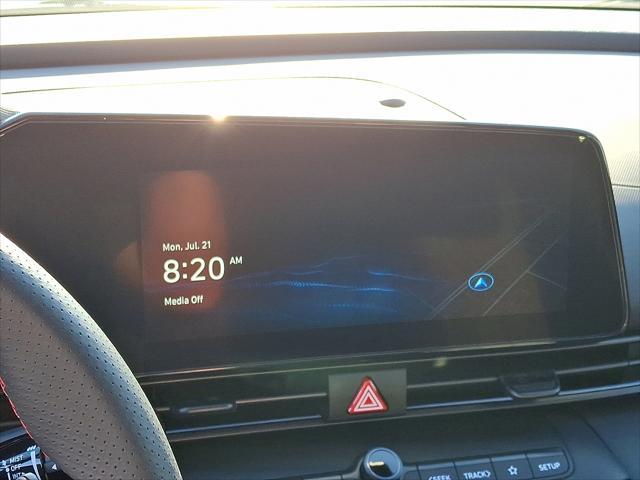 Photo of 2025 Atlas White Hyundai ELANTRA