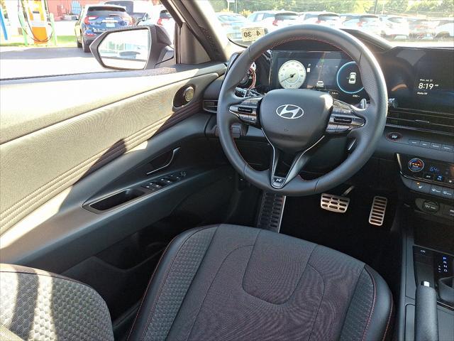 Photo of 2025 Atlas White Hyundai ELANTRA