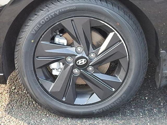 Photo of 2023 Phantom Black Hyundai ELANTRA