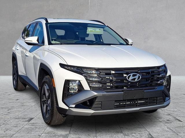 Photo of 2025 White Pearl Hyundai TUCSON