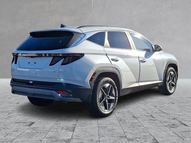 Photo of 2025 White Pearl Hyundai TUCSON