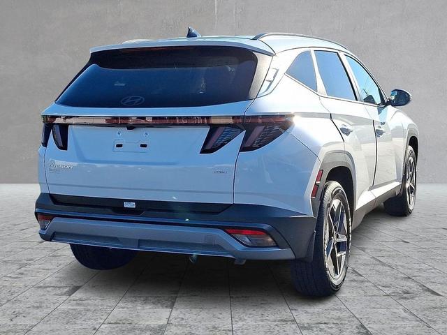 Photo of 2025 White Pearl Hyundai TUCSON