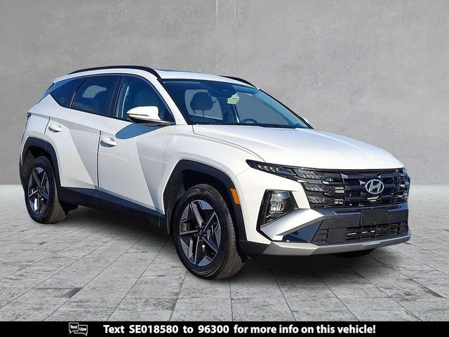 Photo of 2025 White Pearl Hyundai TUCSON