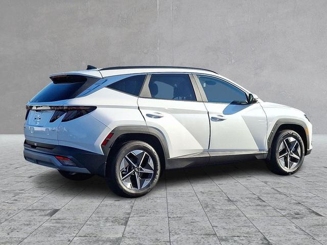 Photo of 2025 White Pearl Hyundai TUCSON