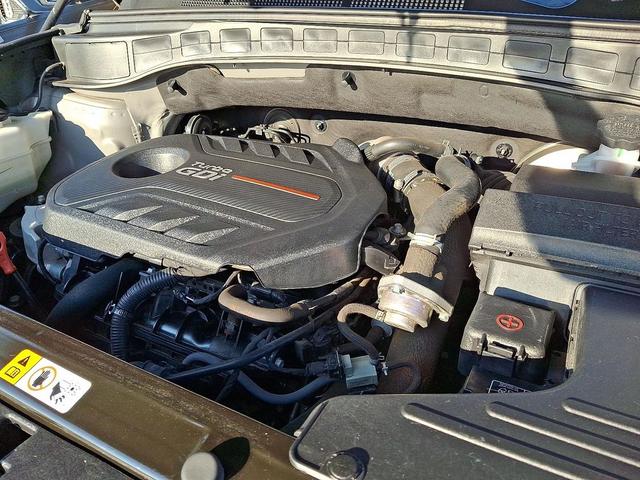 Photo of 2017 Mineral Gray Hyundai Santa Fe Sport