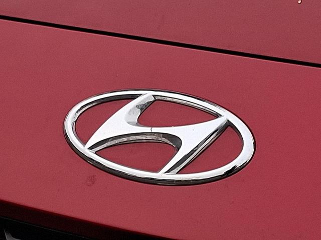 Photo of 2022 Pulse Red w/Black Roof Hyundai KONA
