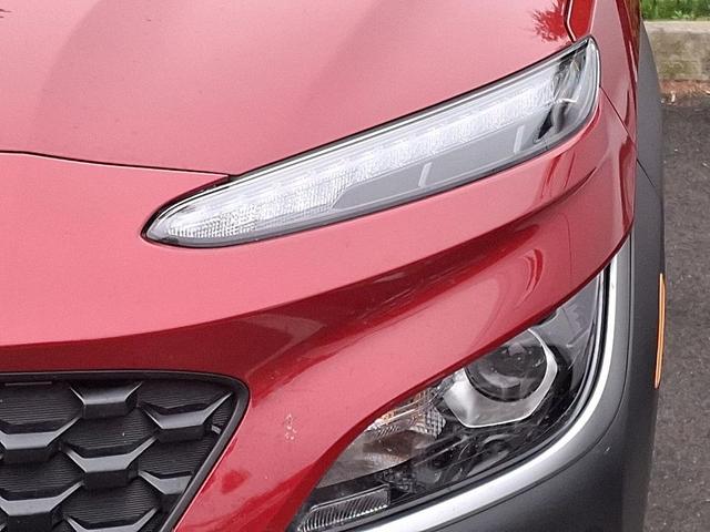Photo of 2022 Pulse Red w/Black Roof Hyundai KONA