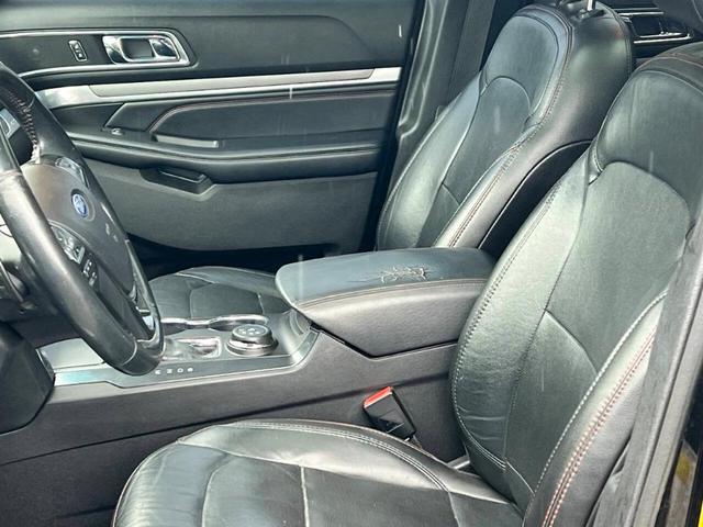 Photo of 2017 Black Ford Explorer