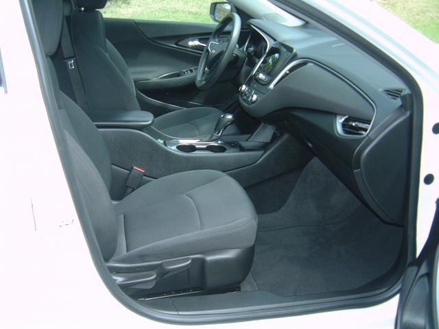 Photo of 2020 SUMMIT WHITE Chevrolet Malibu