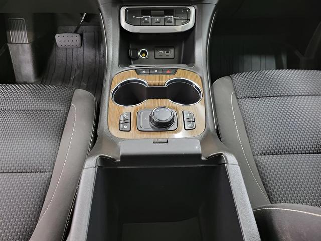 Photo of 2023 Summit White GMC Acadia