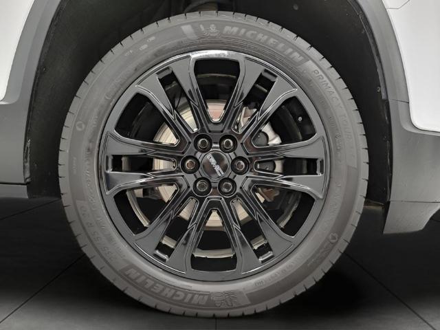 Photo of 2023 Summit White GMC Acadia