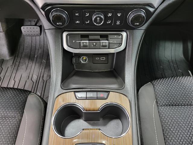 Photo of 2023 Summit White GMC Acadia