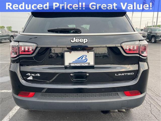 Photo of 2022 Diamond Black Crystal Pearlcoat Jeep Compass