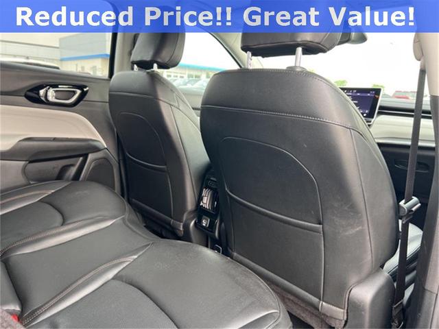 Photo of 2022 Diamond Black Crystal Pearlcoat Jeep Compass
