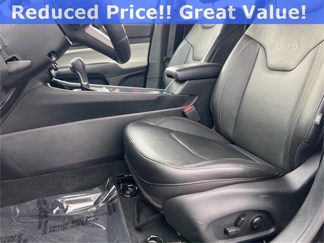 Photo of 2022 Diamond Black Crystal Pearlcoat Jeep Compass