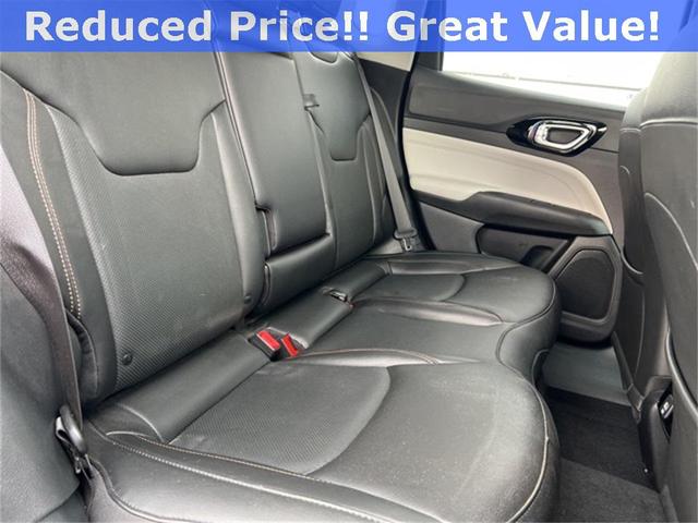 Photo of 2022 Diamond Black Crystal Pearlcoat Jeep Compass