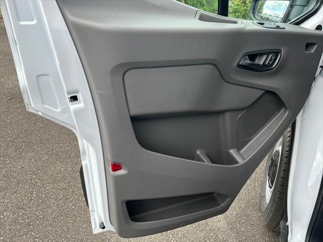 Photo of 2025 Oxford White Ford Transit-250