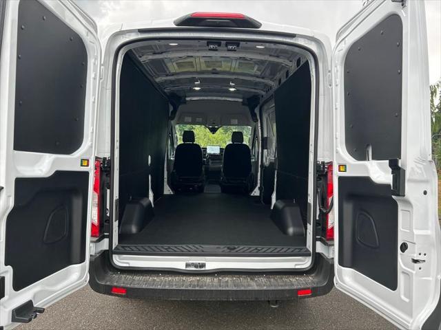 Photo of 2025 Oxford White Ford Transit-250