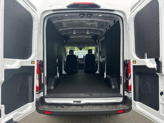 Photo of 2025 Oxford White Ford Transit-250