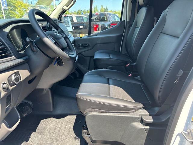 Photo of 2025 Yz Oxford White Ford Transit-250