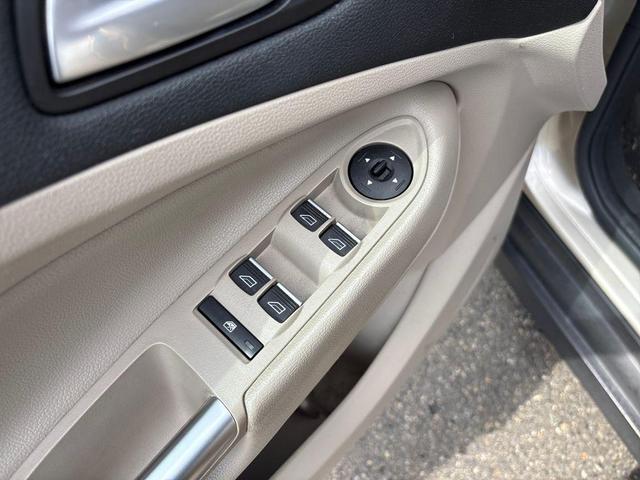 Photo of 2017 White Gold Metallic Ford C-Max Hybrid