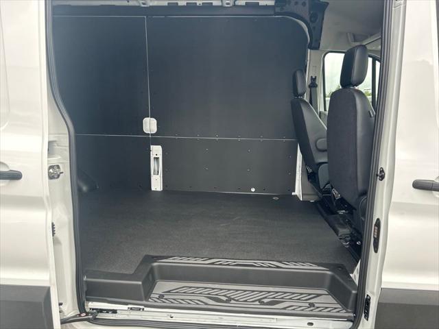 Photo of 2025 Oxford White Ford Transit-250