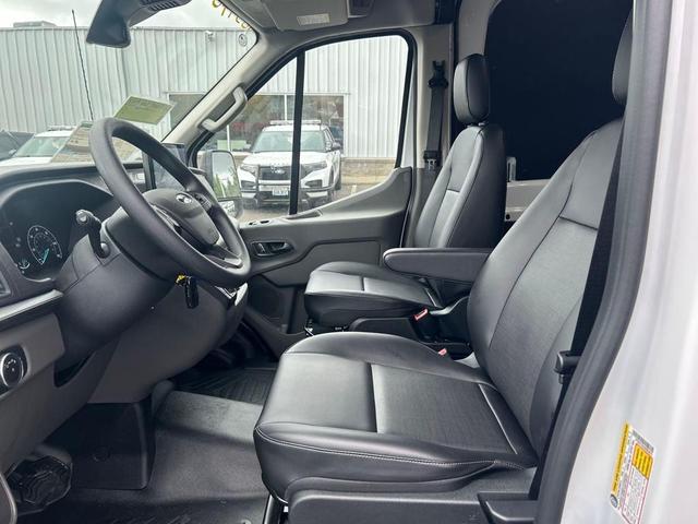 Photo of 2025 Oxford White Ford Transit-250