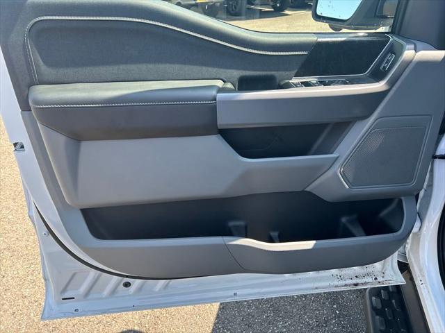 Photo of 2025 Oxford White Ford F-150 Lightning