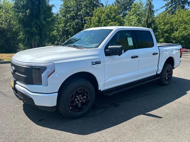 Photo of 2025 Oxford White Ford F-150 Lightning