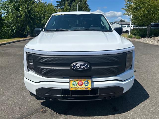 Photo of 2025 Oxford White Ford F-150 Lightning