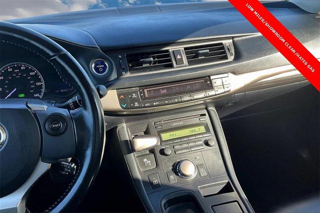 Photo of 2017 Eminent White Pearl Lexus CT 200h