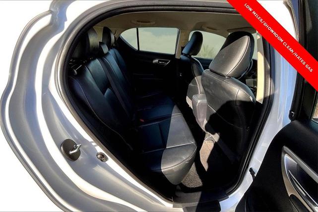 Photo of 2017 Eminent White Pearl Lexus CT 200h