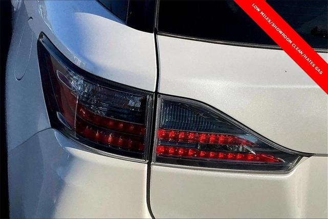Photo of 2017 Eminent White Pearl Lexus CT 200h