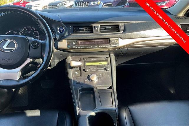 Photo of 2017 Eminent White Pearl Lexus CT 200h