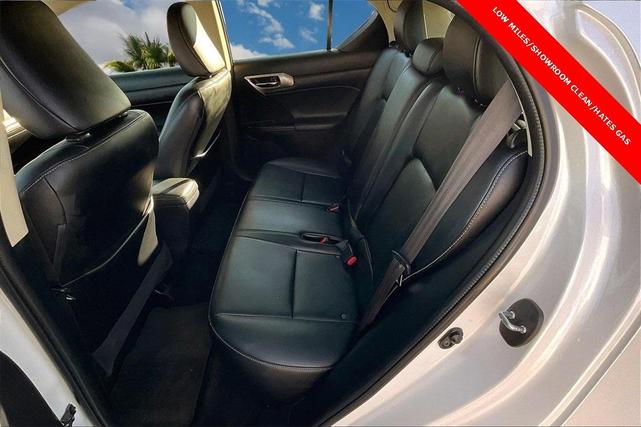 Photo of 2017 Eminent White Pearl Lexus CT 200h
