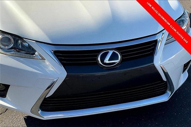 Photo of 2017 Eminent White Pearl Lexus CT 200h
