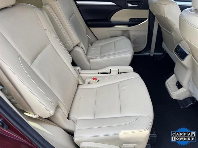 Photo of 2015 Ooh La La Rouge Mica Toyota Highlander