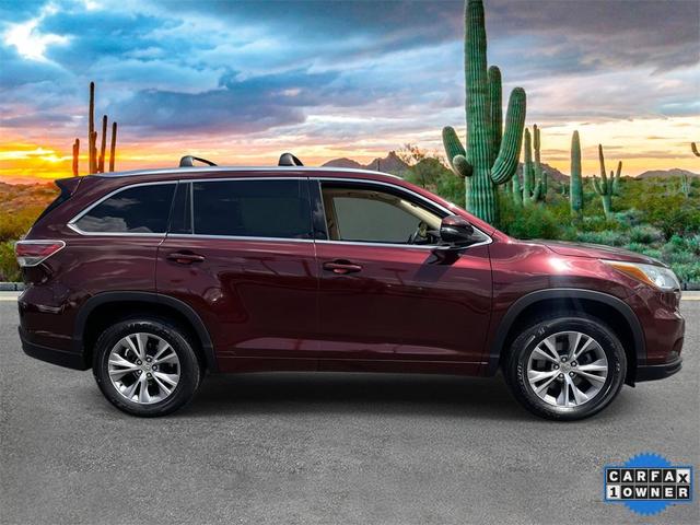 Photo of 2015 Ooh La La Rouge Mica Toyota Highlander