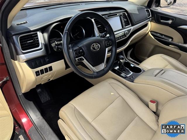 Photo of 2015 Ooh La La Rouge Mica Toyota Highlander