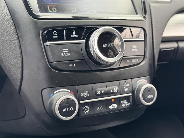 Photo of 2017 White Diamond Pearl Acura RDX
