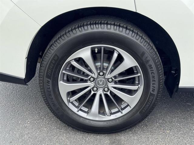 Photo of 2017 White Diamond Pearl Acura RDX